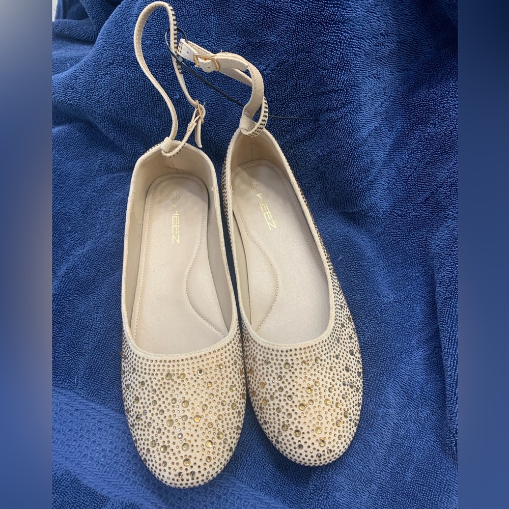 **NEW Women's Cream Sequined Dress Shoes 10